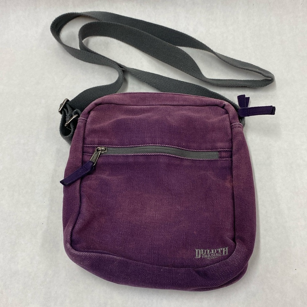 Duluth trading brand women’s purse. Color purple